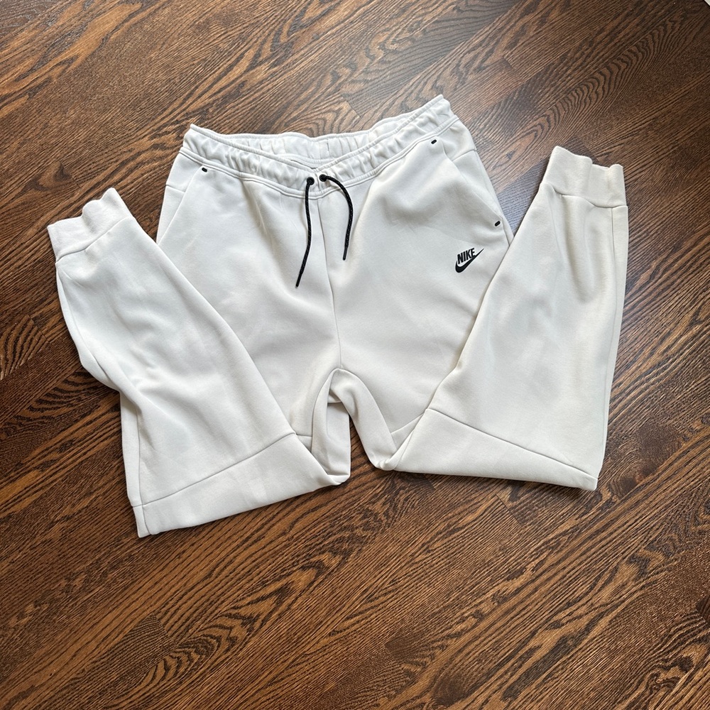 Nike Men’s Sportwear Tech Fleese Xl Cream Joggers